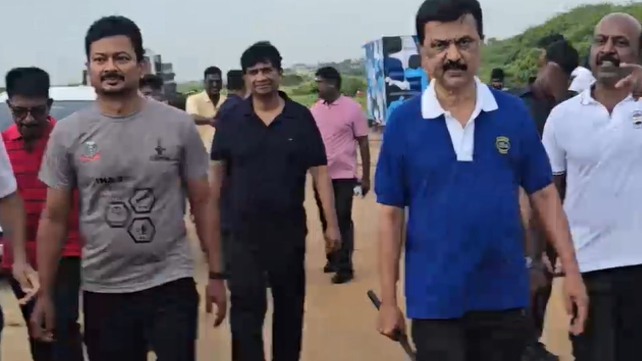 வாக்கிங் நேரத்தில் அடையாறு விசிட்.. முதல்வர் ஸ்டாலின் ஆய்வு! வாக்கிங் நேரத்தில் அடையாறு விசிட்.. முதல்வர் ஸ்டாலின் ஆய்வு!