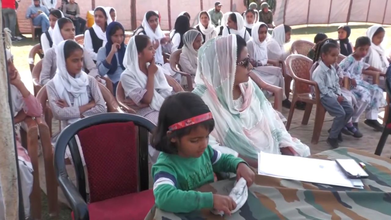 மாணவர்களுக்கு போட்டிகளை நடத்திய இந்திய ராணுவம்!