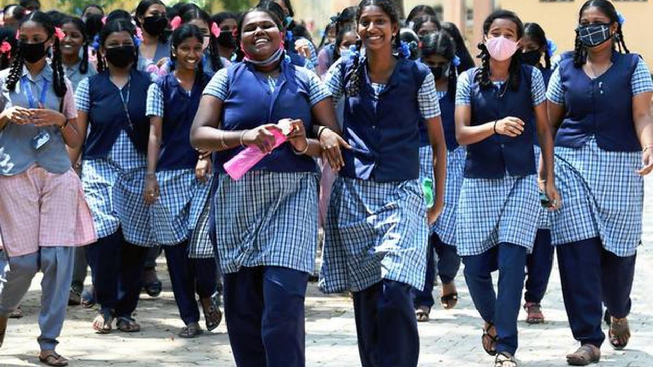 குஷியில் மாணவர்கள்… தொடர்ந்து 3 நாட்கள் விடுமுறை.. மாவட்ட ஆட்சியர் அறிவிப்பு குஷியில் மாணவர்கள்… தொடர்ந்து 3 நாட்கள் விடுமுறை.. மாவட்ட ஆட்சியர் அறிவிப்பு