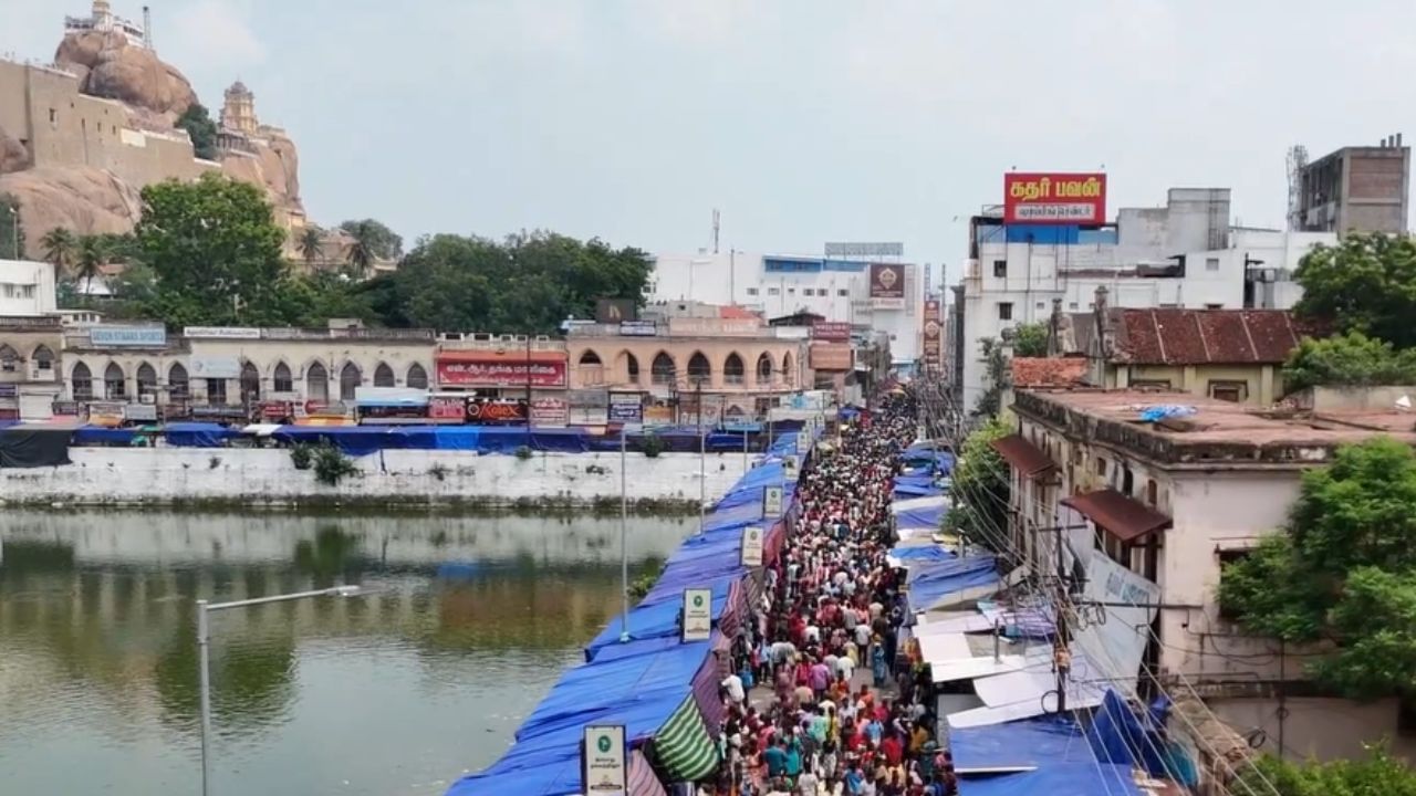 தீபாவளி நெருங்கிடுச்சு.. திருச்சியில் செம கூட்டம்!