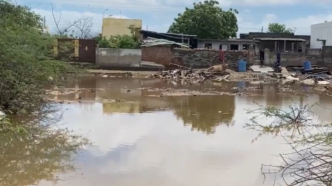 TN Rains : தூத்துக்குடியில் வெளுக்கும் மழை.. தேங்கும் மழைநீர்!