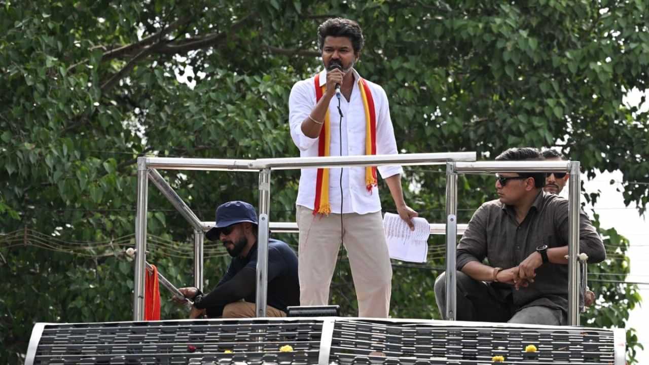 கரூர் செல்லும் விஜய்... அனுமதி கோரி டிஜிபிக்கு தவெக கடிதம்!