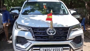17 நாட்களுக்கு பிறகு பரபரப்பான தவெகவின் பனையூர் அலுவலகம் 17 நாட்களுக்கு பிறகு பரபரப்பான தவெகவின் பனையூர் அலுவலகம்