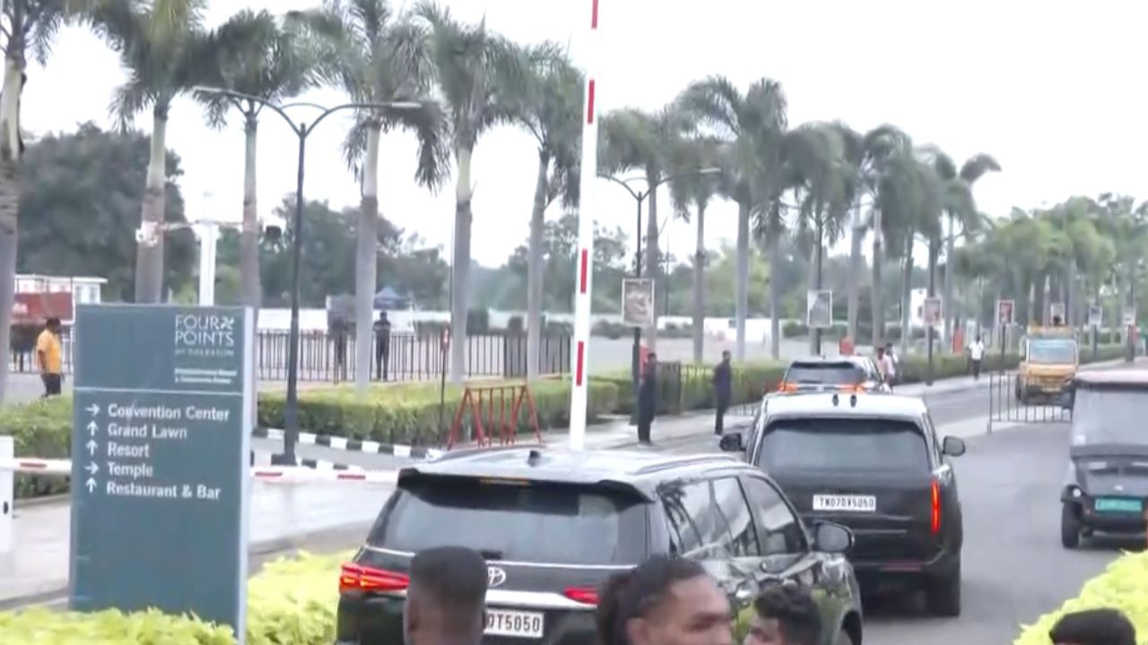 மகாபலிபுரம் வந்தடைந்த தவெக தலைவர் விஜய்!