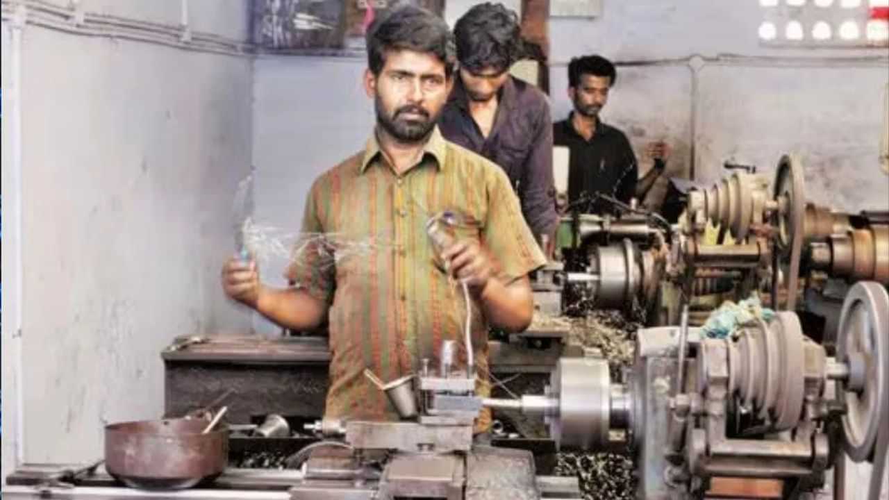 7-ம் தேதிக்குள் சம்பளம்... ஒப்பந்த ஊழியர்களுக்கும் பிஎஃப் - அமலுக்கு வந்த 4 புதிய தொழிலாளர் சட்டங்கள்