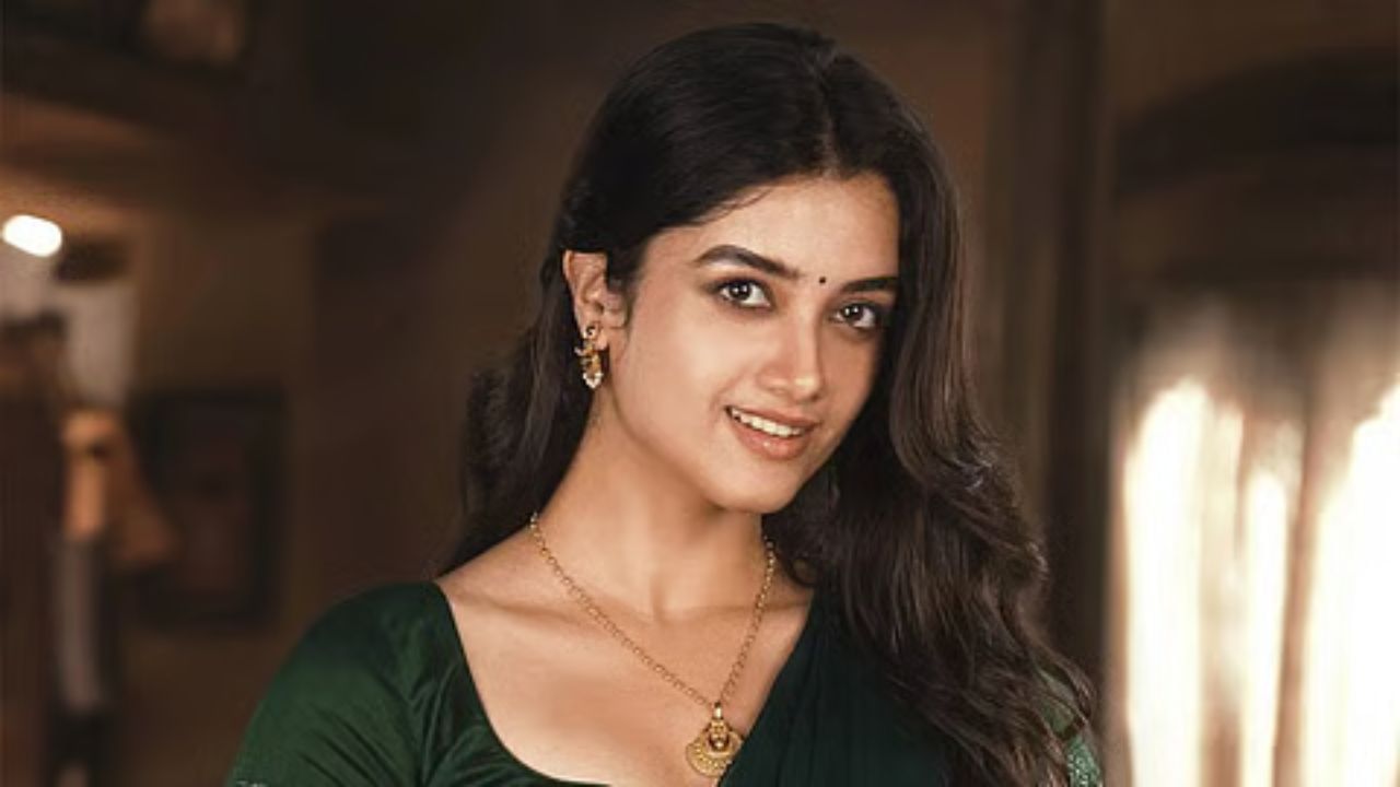 அந்த நடிகரோட டான்ஸ் ஸ்டைல் எனக்கு ரொம்ப பிடிக்கும் – நடிகை பாக்யஸ்ரீ போர்ஸ்