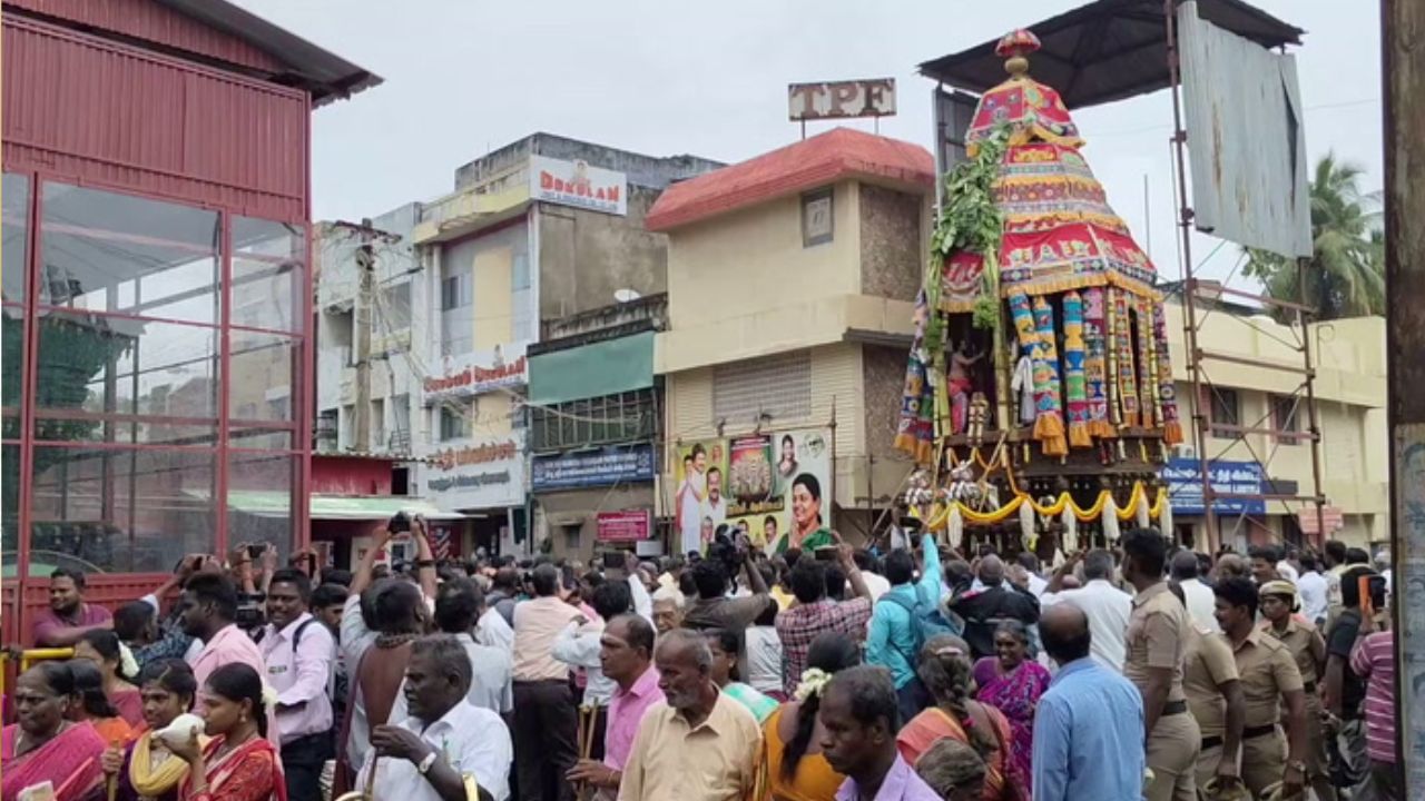 சங்கர ராமேஸ்வரர் கோவிலில் ஐப்பசி திருவிழா.. கோலாகலமாக நடைபெற்ற தேர் திருவிழா! சங்கர ராமேஸ்வரர் கோவிலில் ஐப்பசி திருவிழா.. கோலாகலமாக நடைபெற்ற தேர் திருவிழா!