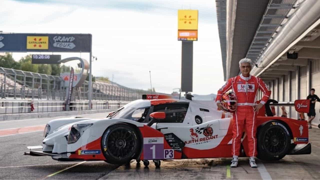 தனது ரேஸ் காருடன் அஜித் குமார் கொடுத்த மாஸான போஸ்... இணையத்தில் வைரலாகும் போட்டோ