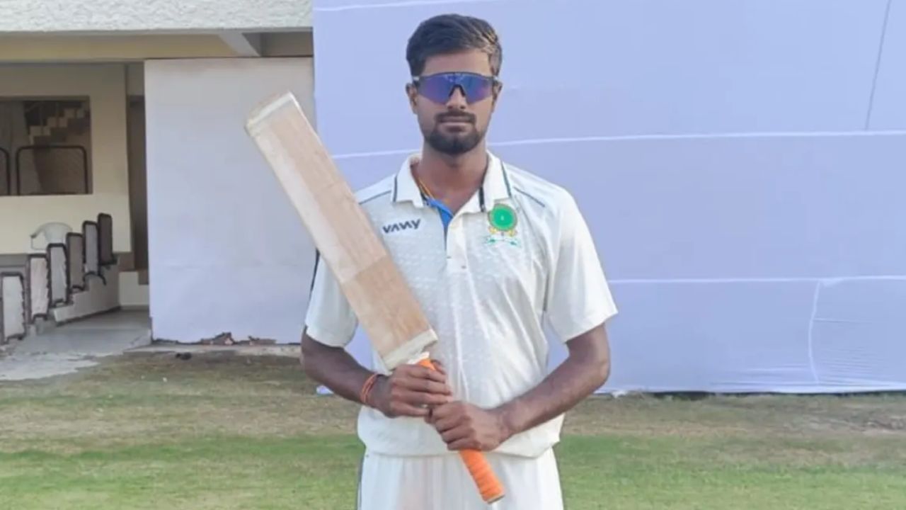 8 பந்துகளில் 8 சிக்ஸர்கள்.. 11 பந்துகளில் அரைசதம்.. கவனிக்க வைத்த ஆகாஷ்குமார்!