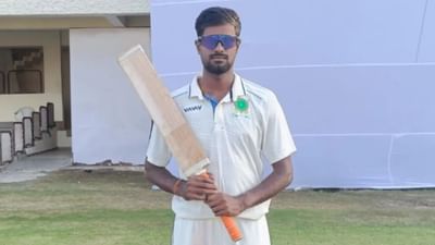 8 பந்துகளில் 8 சிக்ஸர்கள்.. 11 பந்துகளில் அரைசதம் அடித்த வீரர்!