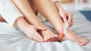 Cracked Heels: மழைக்காலத்தில் பாத வெடிப்பா..? எளிதாக சரிசெய்யும் வீட்டு பொருட்கள்..! Cracked Heels: மழைக்காலத்தில் பாத வெடிப்பா..? எளிதாக சரிசெய்யும் வீட்டு பொருட்கள்..!