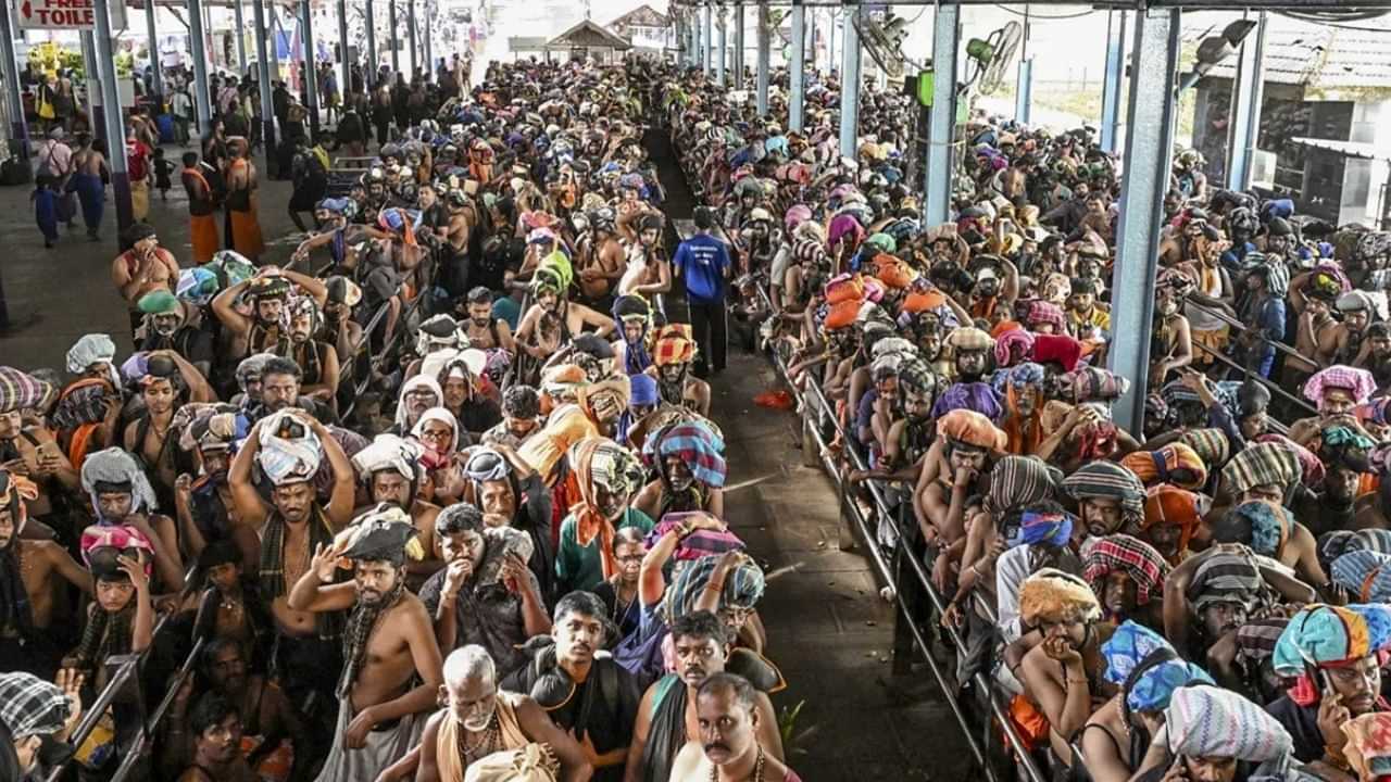 சபரிமலையில் கூட்ட நெரிசல்... இனி ஒருநாளில் 75,000 பேருக்கு மட்டுமே அனுமதி.. புதிய கட்டுப்பாடுகள்! சபரிமலையில் கூட்ட நெரிசல்... இனி ஒருநாளில் 75,000 பேருக்கு மட்டுமே அனுமதி.. புதிய கட்டுப்பாடுகள்!