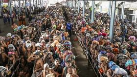 சபரிமலையில் கூட்ட நெரிசல்… இனி ஒருநாளில் 75,000 பேருக்கு மட்டுமே அனுமதி.. புதிய கட்டுப்பாடுகள்!...