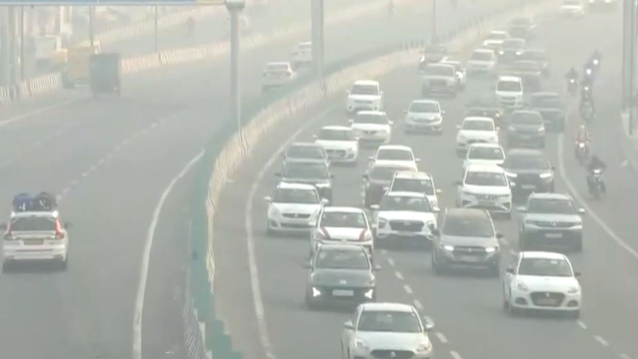 குறையாத காற்று மாசு.. திணறும் டெல்லி மக்கள்!