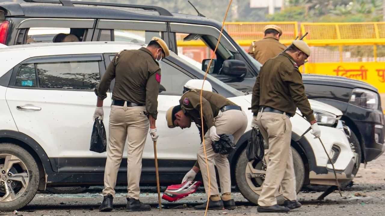 டெல்லி குண்டுவெடிப்பு வழக்கில் திருப்பம்... உமர் நபியின் நண்பரை கைது - கார் பறிமுதல் டெல்லி குண்டுவெடிப்பு வழக்கில் திருப்பம்... உமர் நபியின் நண்பரை கைது - கார் பறிமுதல்