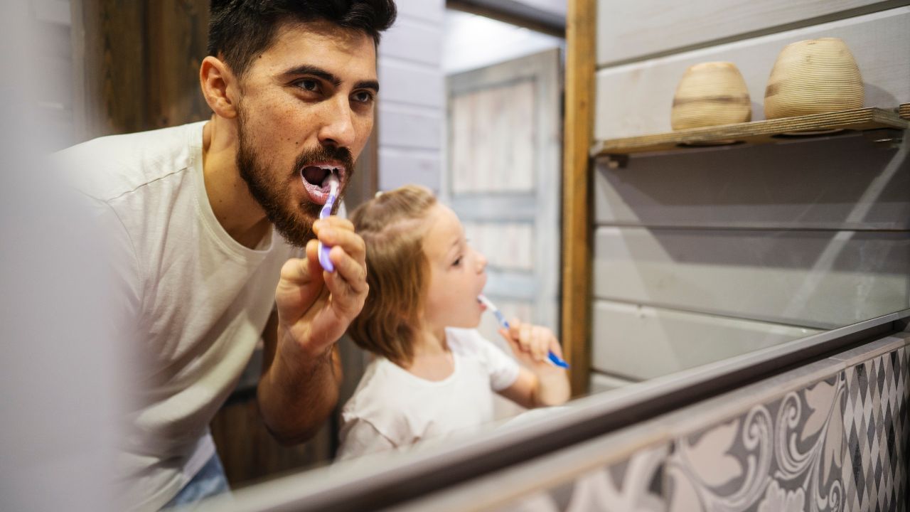 Oral Health: பல் ஆரோக்கியத்தை அழிக்கும் பழக்கவழக்கங்கள்.. இவற்றை தவிர்ப்பது நல்லது..!