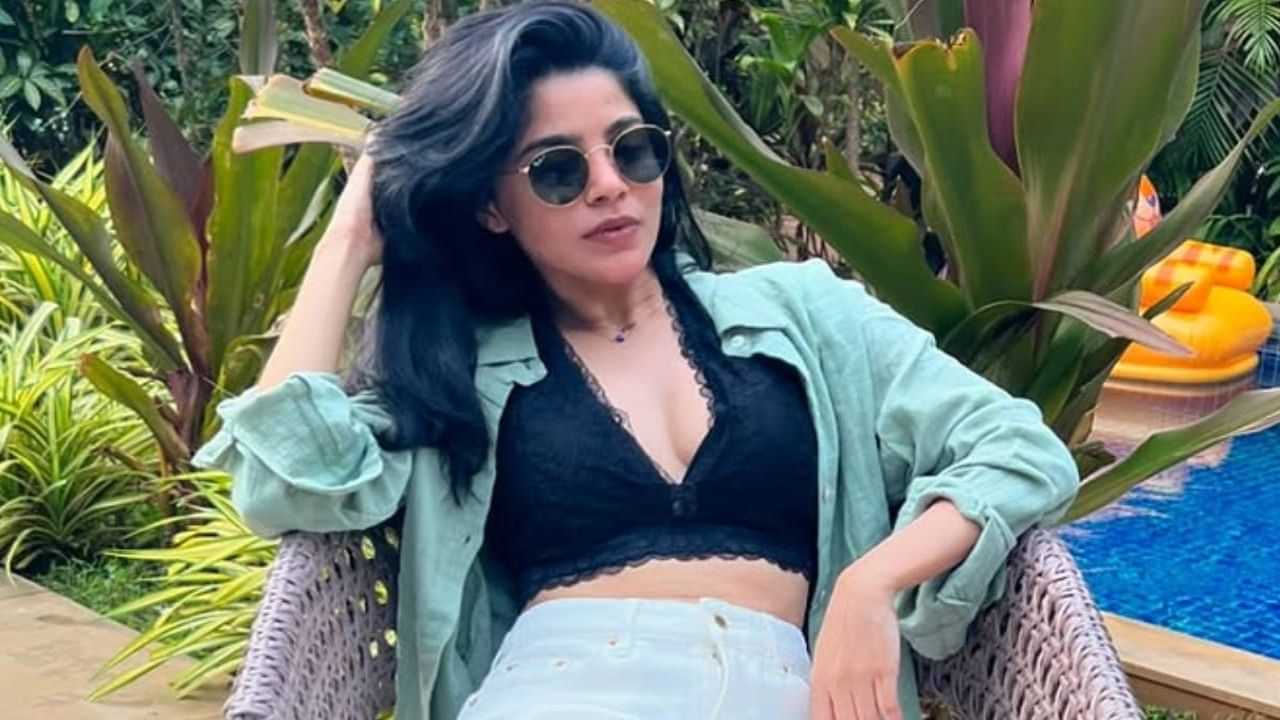 தகாத வார்த்தைகளை பயன்படுத்திய இயக்குநர்... நடிகை திவ்ய பாரதி காட்டம்