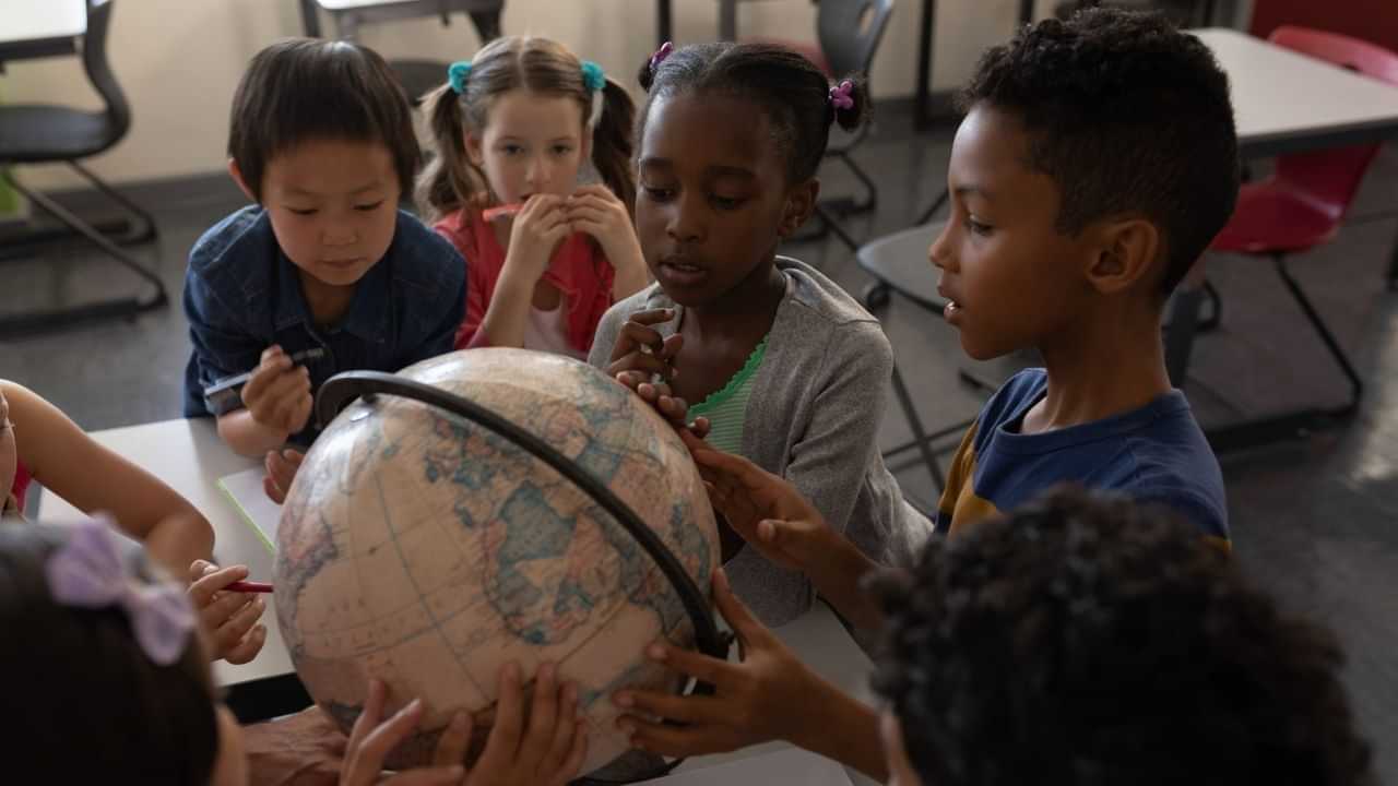 உலகின் கடினமான கல்வி முறை கொண்ட 10 நாடுகள்; இவை தான்.. லிஸ்ட் இதோ!! உலகின் கடினமான கல்வி முறை கொண்ட 10 நாடுகள்; இவை தான்.. லிஸ்ட் இதோ!!