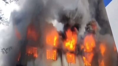 சாயப்பட்டறை கட்டிடத்தில் பெரும் தீ விபத்து!