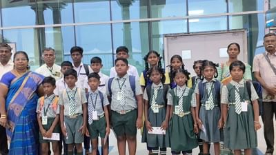 சொந்த செலவில்மாணவர்களை விமானத்தில் அழைத்துச் சென்ற தலைமை ஆசிரியர்