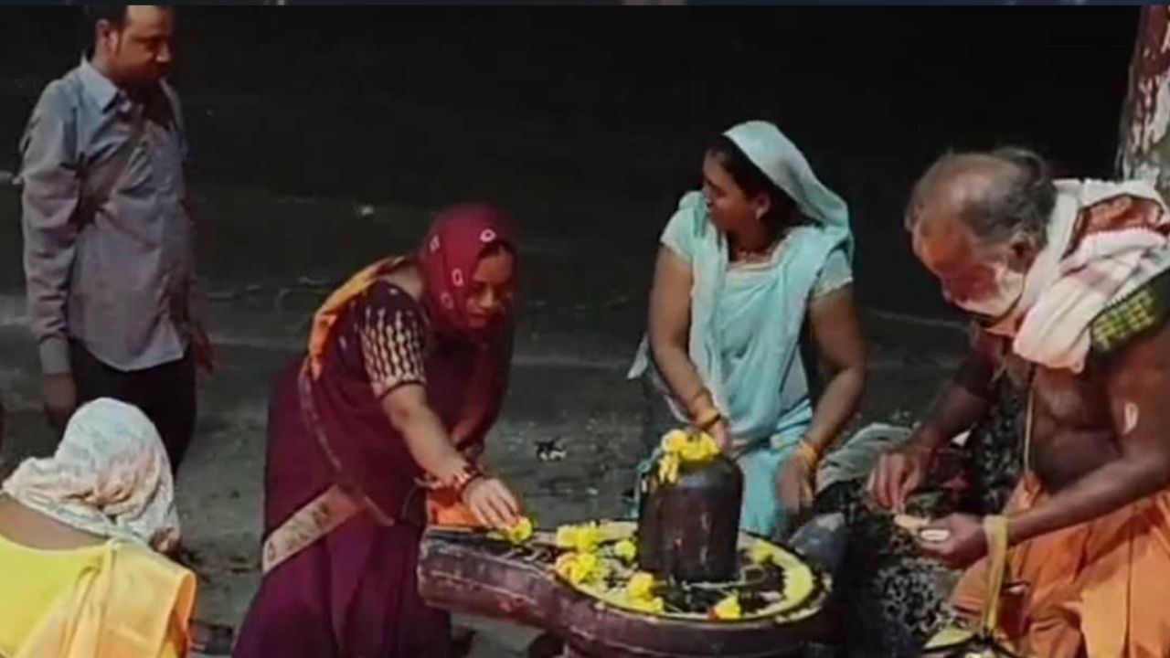 ஐப்பசி பவுர்ணமி.. ராமேஸ்வரத்தில் சிறப்பு பூஜை செய்த பக்தர்கள்! ஐப்பசி பவுர்ணமி.. ராமேஸ்வரத்தில் சிறப்பு பூஜை செய்த பக்தர்கள்!