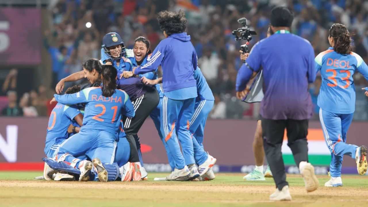 IND-W vs SA-W Final: வரலாறு படைத்த இந்திய அணி.. தென்னாப்பிரிக்காவை வீழ்த்தி கோப்பையை தூக்கிய ஹர்மன்ப்ரீத் படை! IND-W vs SA-W Final: வரலாறு படைத்த இந்திய அணி.. தென்னாப்பிரிக்காவை வீழ்த்தி கோப்பையை தூக்கிய ஹர்மன்ப்ரீத் படை!