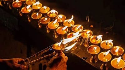 கார்த்திகை தீபம்: வீடுகளில் எப்போது விளக்கேற்ற வேண்டும்?