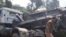 ஷாக் சம்பவம்.. ஜல்லி லாரி மோதியதில் 4 பேர் பலி..!...