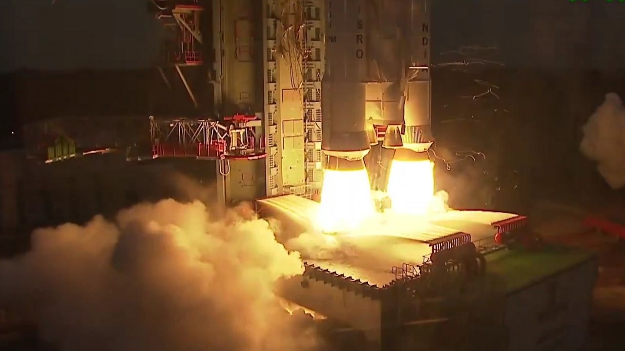 வெற்றிகரமாக விண்ணில் பாய்ந்தது பாகுபலி ராக்கெட் – இந்தியா புதிய சாதனை – இதன் சிறப்பம்சங்கள் என்ன? வெற்றிகரமாக விண்ணில் பாய்ந்தது பாகுபலி ராக்கெட் – இந்தியா புதிய சாதனை – இதன் சிறப்பம்சங்கள் என்ன?