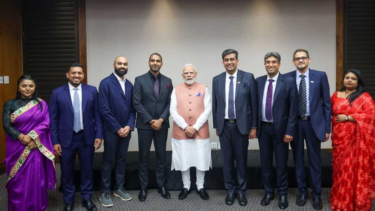 ஜோகன்னஸ்பர்க்கில் இந்திய வம்சாவளி தொழில்நுட்ப தொழில்முனைவோரை சந்தித்த பிரதமர் மோடி.. இந்திய மக்களுடன் நெருக்கமாகப் பணியாற்ற அழைப்பு..