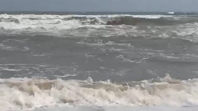 தித்வா புயலால் நெல்லூரில் சீற்றத்துடன் காணப்படும் கடல்!