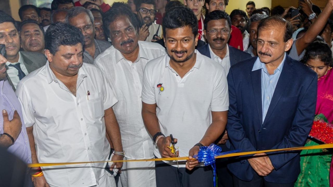 மதுரையில் உலகத் தரத்திலான சர்வதேச ஹாக்கி மைதானம்  – திறந்து வைத்த  உதயநிதி ஸ்டாலின்