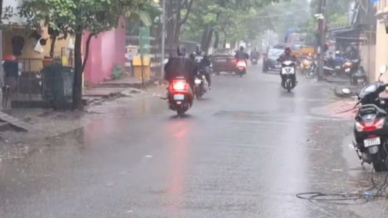 புதுச்சேரியில் கனமழை.. கொந்தளிக்கும் கடல்!