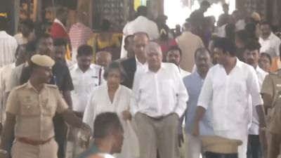 மதுரை மீனாட்சி அம்மன் கோயிலில் சாமி தரிசனம் செய்த ணில் விகரமசிங்க