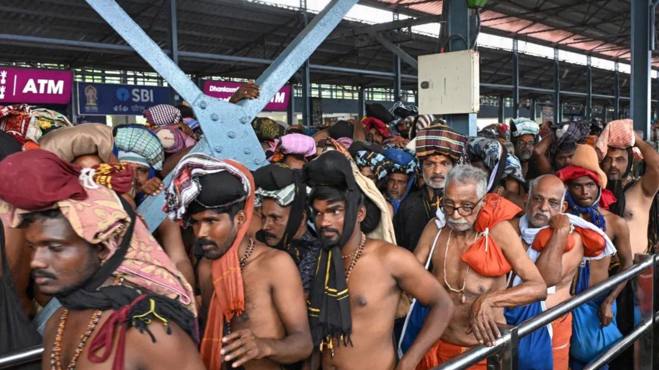 சபரிமலை ஐயப்பன் கோயிலில் அதிக கூட்டம்! குவியும் பக்தர்கள்