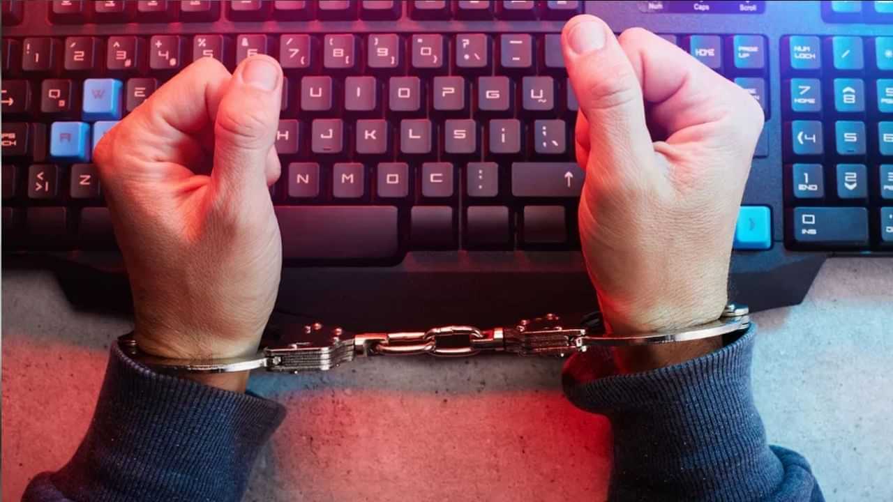 இந்தியா முழுவதும் தாக்குதல் திட்டம் – 3 பேரை கைது செய்த குஜராத் போலீஸ் - பரபரப்பு தகவல் இந்தியா முழுவதும் தாக்குதல் திட்டம் – 3 பேரை கைது செய்த குஜராத் போலீஸ் - பரபரப்பு தகவல்