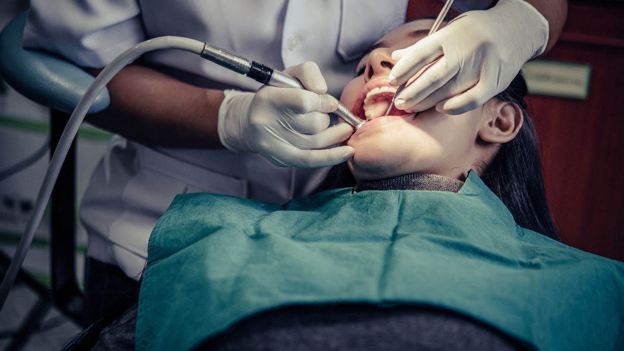 Tooth Care Tips: பல் பிடுங்கிய பிறகு என்ன செய்யலாம்..? என்ன செய்யக்கூடாது..? பராமரிப்பு குறிப்புகள்!