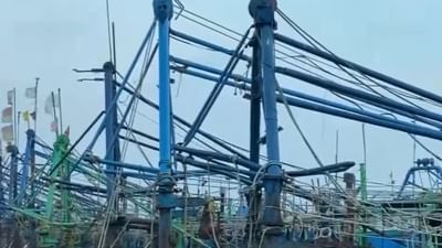 தூத்துக்குடியில் கனமழை.. கரையில் நிறுத்தப்பட்ட மீன் பிடி படகுகள்!