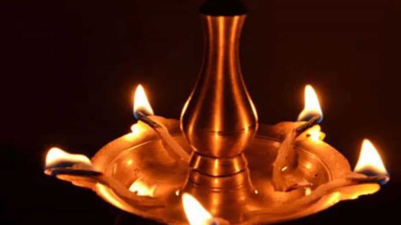 எரிந்த விளக்கு திரியை தூக்கி போடாதீங்க.. இப்படி செய்தால் வீட்டுக்கு நல்லது! எரிந்த விளக்கு திரியை தூக்கி போடாதீங்க.. இப்படி செய்தால் வீட்டுக்கு நல்லது!