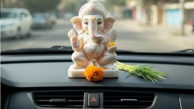 உங்கள் காரில் விநாயகர் சிலை வைத்துள்ளீர்களா?