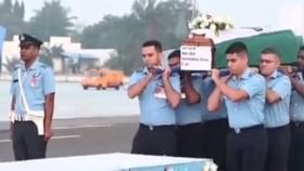 கோவை வந்த விமானி உடல்.. அரசு மரியாதை!