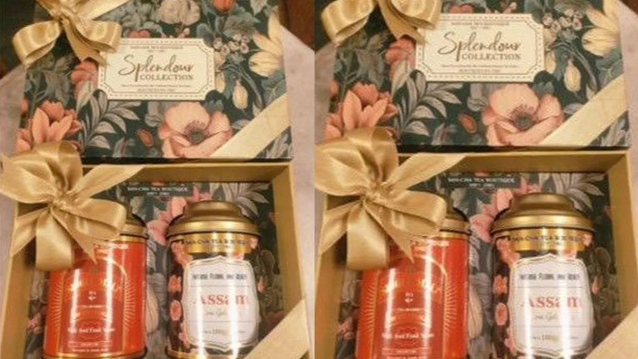 அசாம் கருப்பு தேநீர்: வளமான பிரம்மபுத்ரா சமவெளியில் வளர்க்கப்படும் இந்த தேநீர் மிகவும் சிறப்பு வாய்ந்தது. இது நல்ல சுவை மற்றும் நிறத்தைக் கொண்டுள்ளது. 2007 இல் புவிசார் குறியீடு பெற்ற இந்த தேநீர், அதன் பிராந்திய பாரம்பரியம் மற்றும் பாரம்பரிய செயலாக்கத்திற்கு பெயர் பெற்றது. இந்த தேநீர் குடிப்பதால் பல ஆரோக்கிய நன்மைகள் உள்ளன.