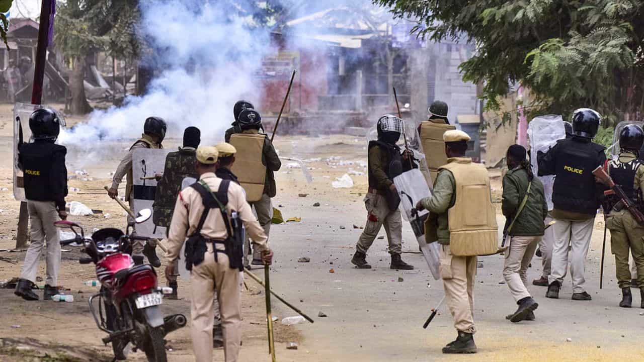 அசாமில் தொடரும் வன்முறை...இருவர் பலி...பதற்றம் அதிகரிப்பு!