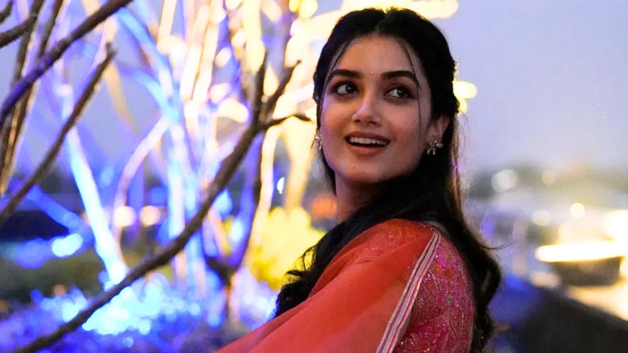 தற்போது பாக்யஸ்ரீ போர்ஸ் தமிழில் சூர்யாவுடன் ஒரு படத்தில் வாய்ப்பு கிடைத்துள்ளதாக வதந்திகள் பரவி வருகின்றன. தெலுங்கு இயக்குநர் விவேக் ஆத்ரேயா இயக்கும் படத்தில் தான் அவர் சூர்யாவுக்கு ஜோடியாக டிக்கவுள்ளதாக கூறப்படுகிறது. இந்தச் செய்திகள் குறித்து விரைவில் வெளியாகும் என எதிர்பார்க்கப்படுகிறது.