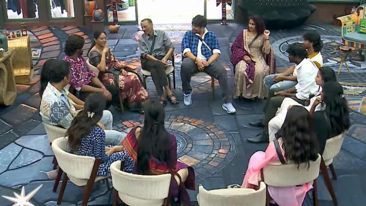 பிக்பாஸில் பார்வதியை பங்கமாக கலாய்த்த விக்ரம் அம்மா... வைரலாகும் வீடியோ