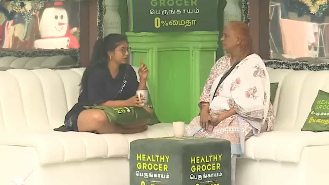 பெரிய லாடு லபக்குதாஸ்... நல்ல பாம்பே இல்ல... பிக்பாஸில் அரோரா குறித்து தனது அம்மாவிடம் புறணி பேசும் பார்வதி