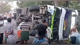 ஆம்னி பேருந்து கவிழ்ந்து கோர விபத்து.. 40க்கும் மேற்பட்ட பயணிகள் படுகாயம்!!...