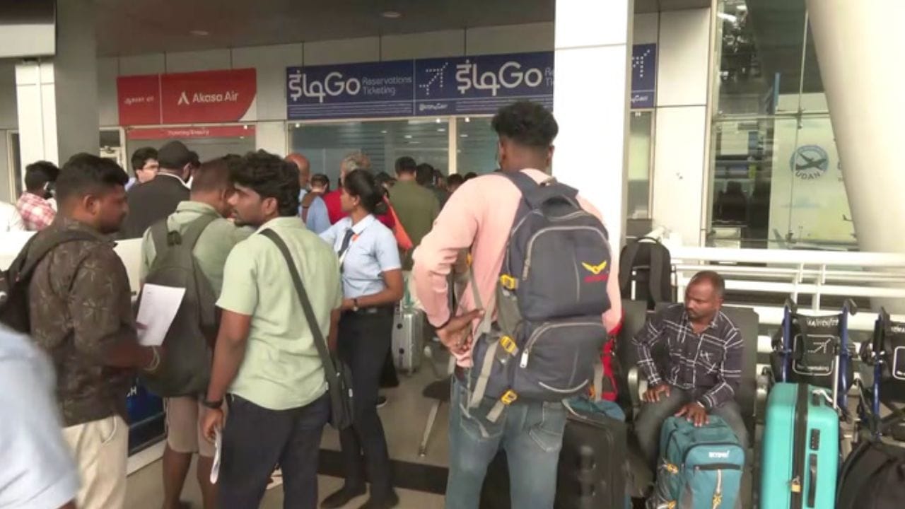 சென்னையில் 48 விமானங்கள் ரத்து.. சிக்கி தவிக்கும் விமான பயணிகள்!