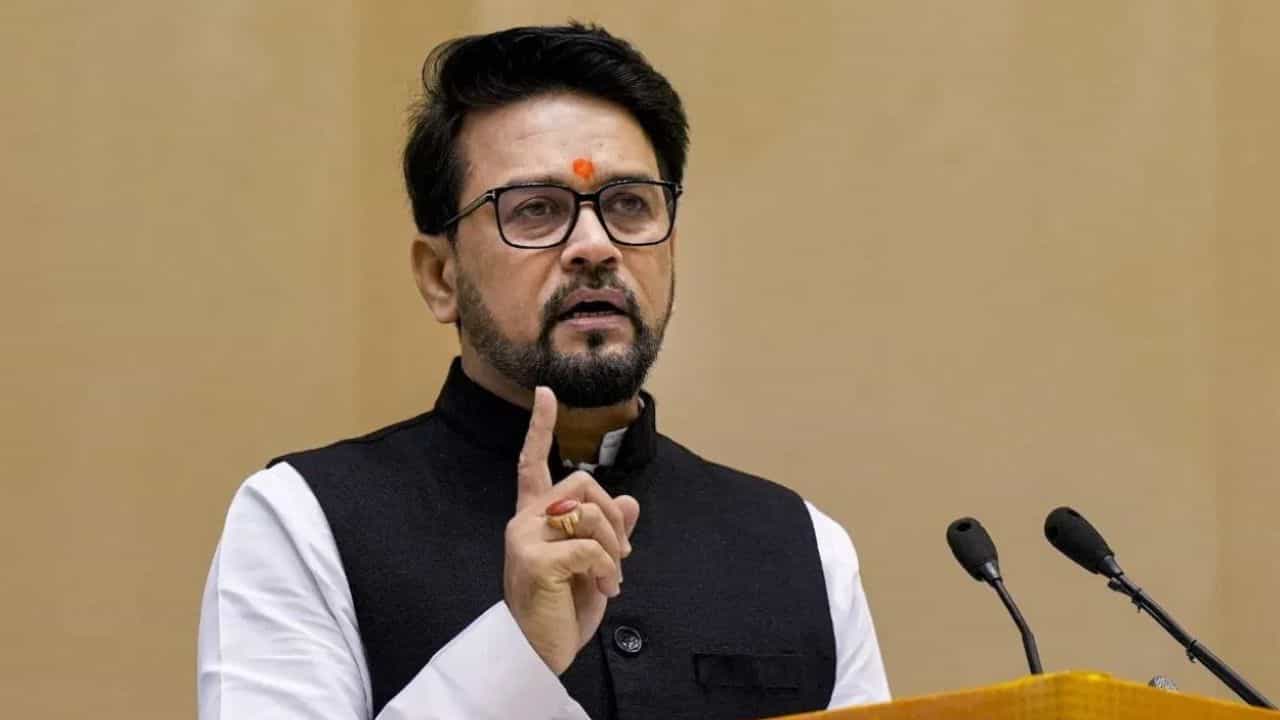 Parliament: நாடாளுமன்றத்தில் இ-சிகரெட்.. சபாநாயகரிடம் அனுராக் தாக்கூர் புகார்! Parliament: நாடாளுமன்றத்தில் இ-சிகரெட்.. சபாநாயகரிடம் அனுராக் தாக்கூர் புகார்!