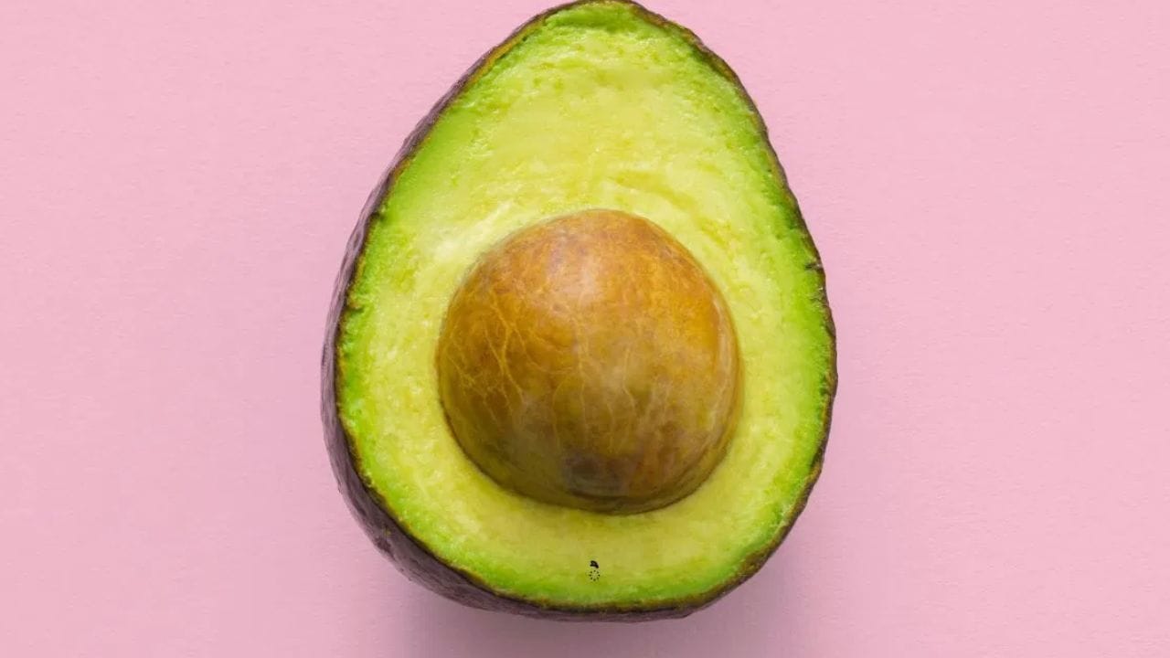 அவகேடோ பழம் நார்ச்சத்துக்கான சிறந்த மூலமாகும். இப்போதெல்லாம், அவகேடோ பழங்கள் மிகவும் பிரபலமாகிவிட்டன. அவற்றில் நார்ச்சத்து மற்றும் ஆரோக்கியமான கொழுப்புகள் உள்ளன, அவை எடை அதிகரிப்பதைத் தடுக்க உதவும். (புகைப்படம்: பெக்சல்ஸ்)